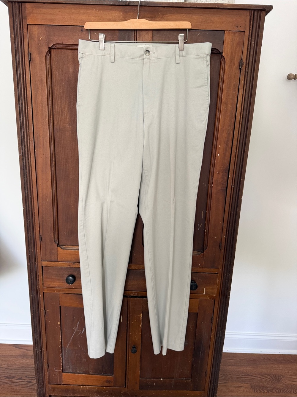 Dockers Men's Chinos in Light Khaki - Tall length